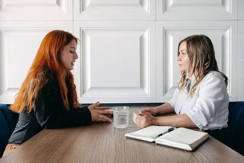 Supportive alcohol addiction treatment environment