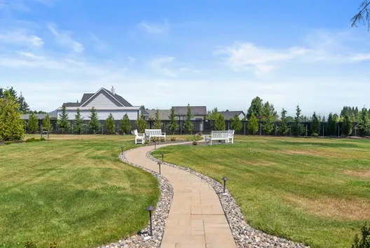 Outdoor courtyard at Discover Recovery in Camas, WA