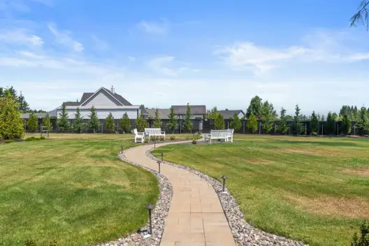 Outdoor courtyard at Discover Recovery in Camas, WA