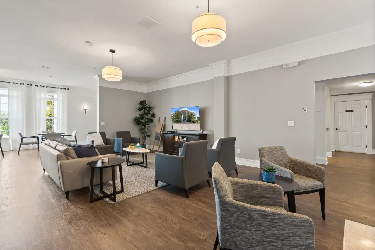 Common lounge with television and seating for veterans treatment at Discover Recovery in Camas, Washington